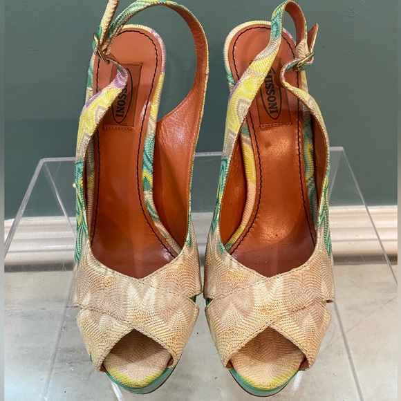 Missoni green zigzag platform heels, 1 inch platform, 5 inch heels size 38 1/2- - Picture 2 of 4